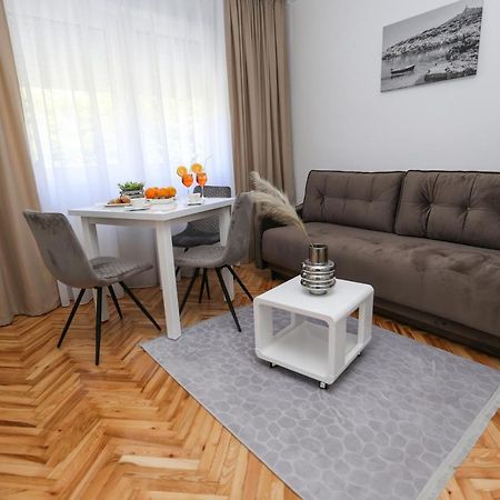 Apartmani Guto Podstrana Bagian luar foto