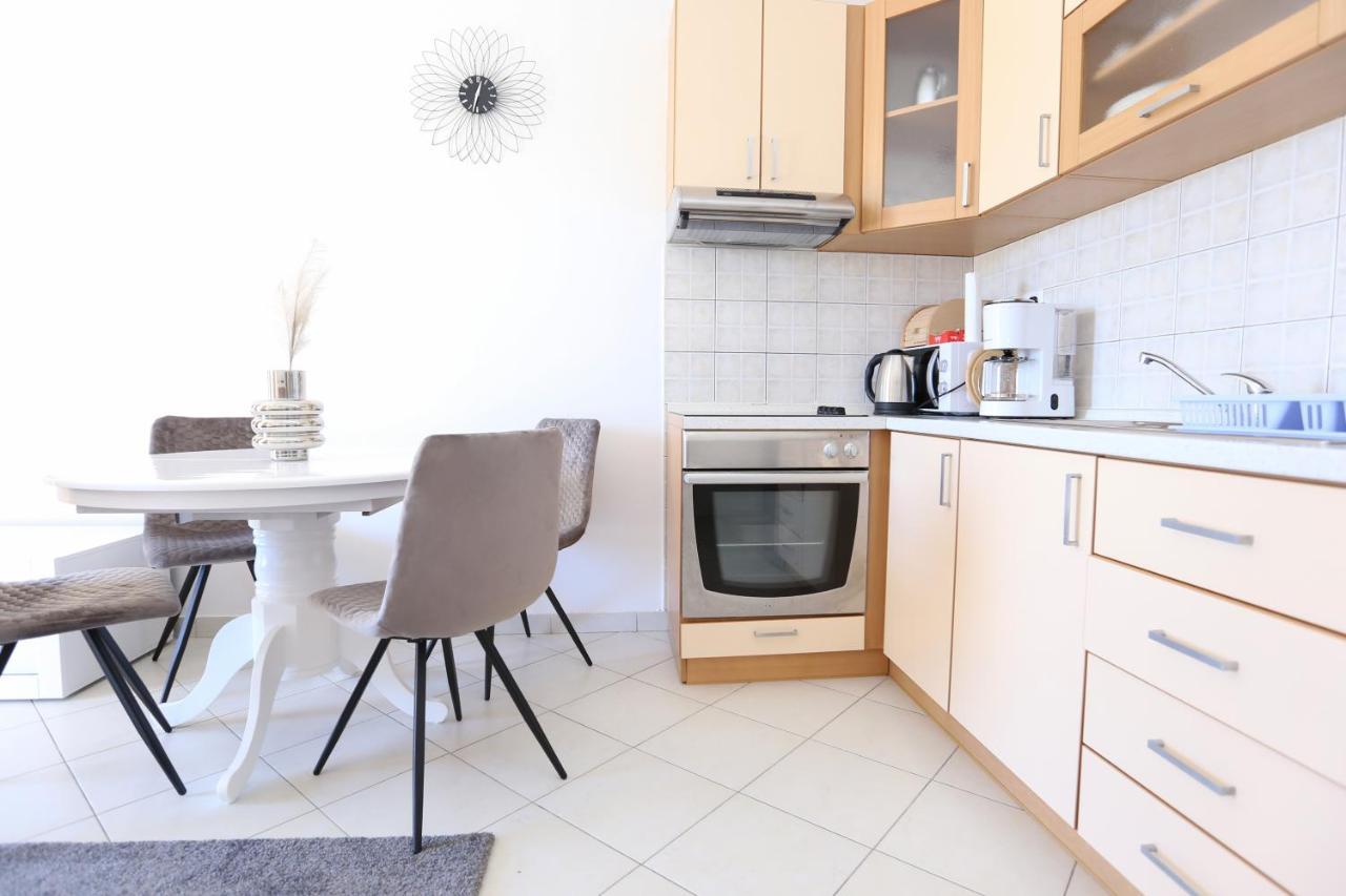 Apartmani Guto Podstrana Bagian luar foto