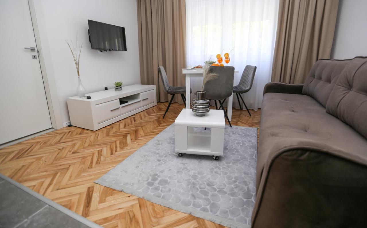 Apartmani Guto Podstrana Bagian luar foto