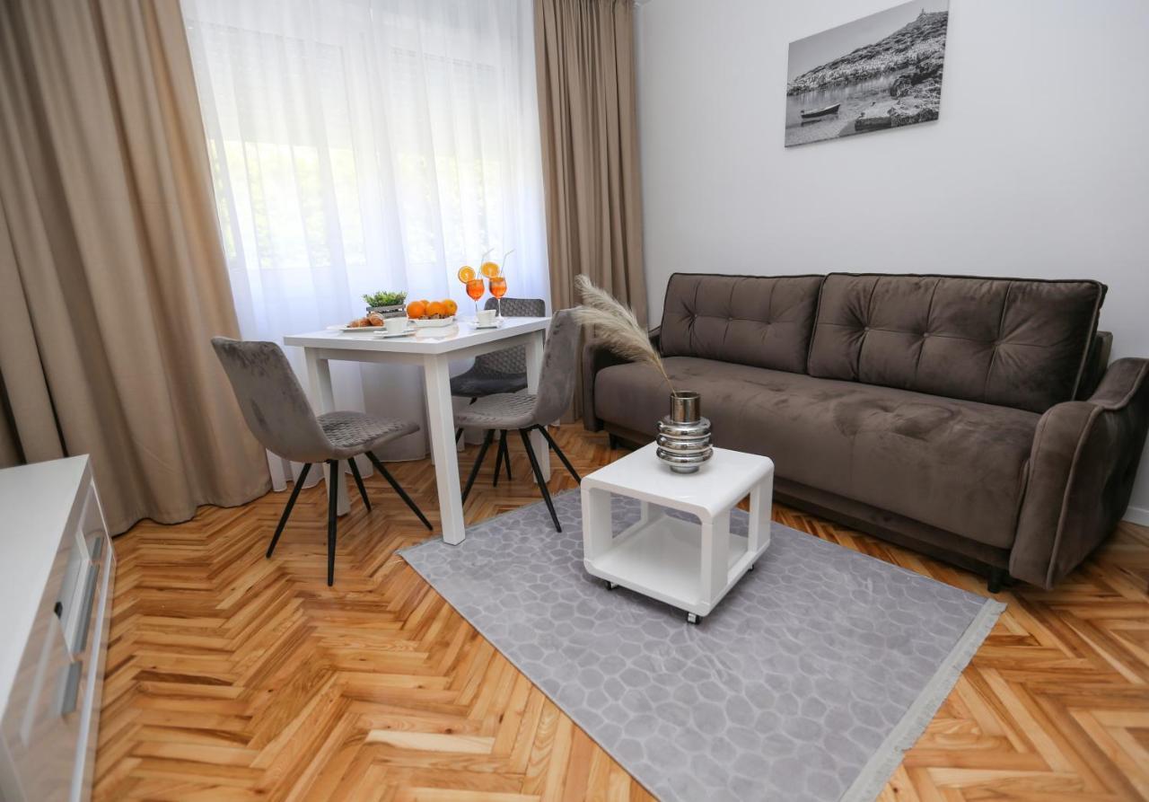 Apartmani Guto Podstrana Bagian luar foto