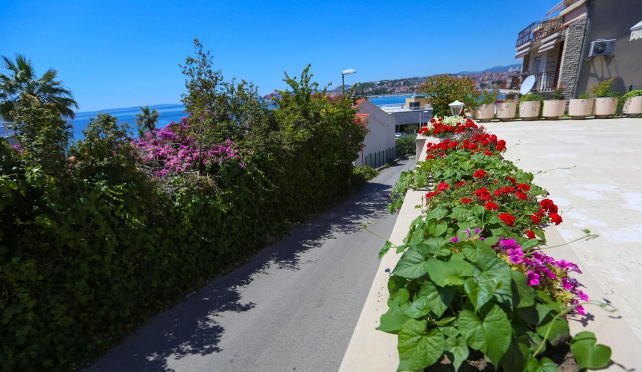 Apartmani Guto Podstrana Bagian luar foto