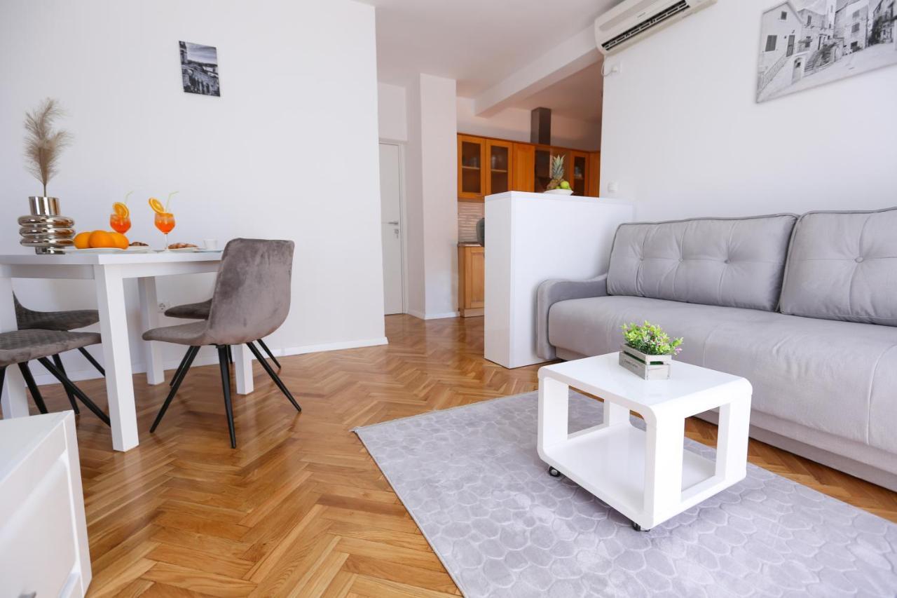 Apartmani Guto Podstrana Bagian luar foto